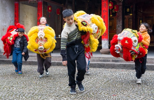 雄獅少年張鎮(zhèn)浩(中) 寧?？h教育局提供.jpg