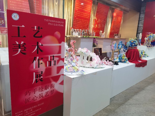 古林職高學生工藝美術作品展現(xiàn)場 學校供圖 (2).jpg